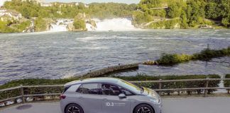 Volkswagen garantiza al sostenibilidad de la cadena de suministro de las materias primas para baterías. En la foto: el VW ID.3.