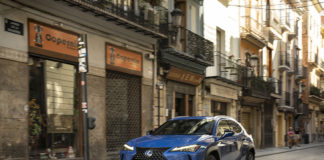 La prensa invitada a la presentación mundial pudo comprobar la dinámica del Lexus UX 300e en muy diferentes escenarios de Valencia.