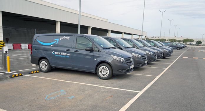 El acuerdo entre Mercedes y Amazon ha incorporado ya 60 furgonetas eléctricas a la flota de Sevilla para entregas de última milla.