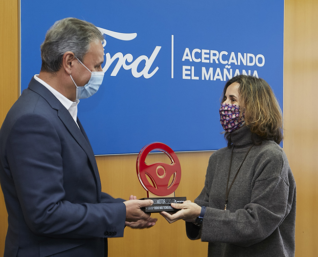 Jesús Alonso recibiendo el premio Computer de Mila Lavin.