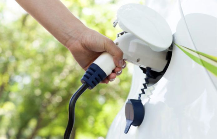 electromovilidad España está en los últimos puestos europeos en el avance de la electromovilidad, según el Barómetro de ANFAC.