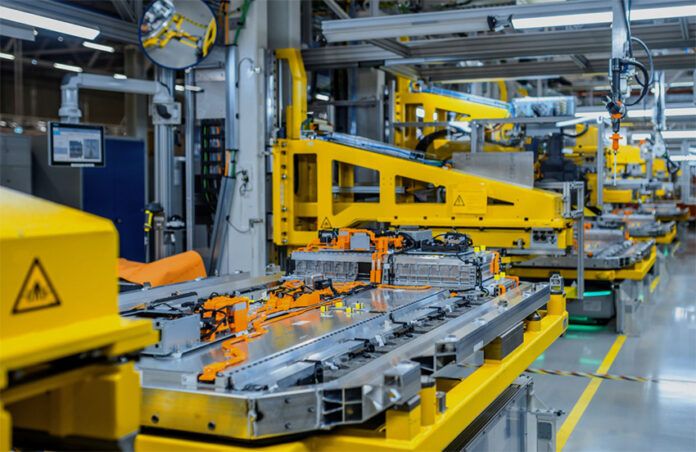Mercedes-Benz acuerdo con GROB-WERKE