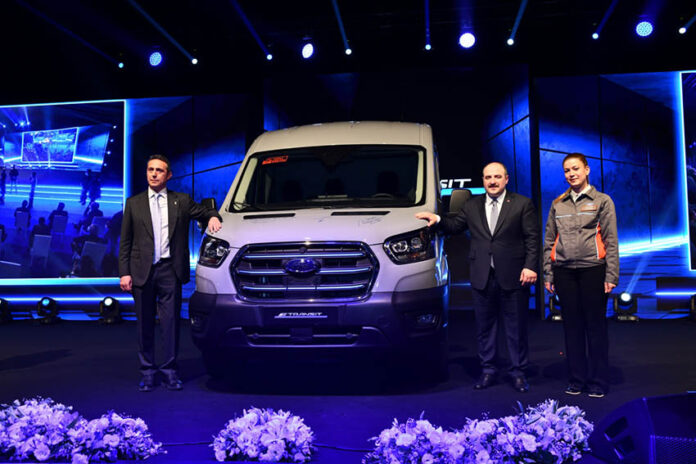 Ford Otosan celebra la salida de producción de las primeras unidades de la Ford-E Transit.