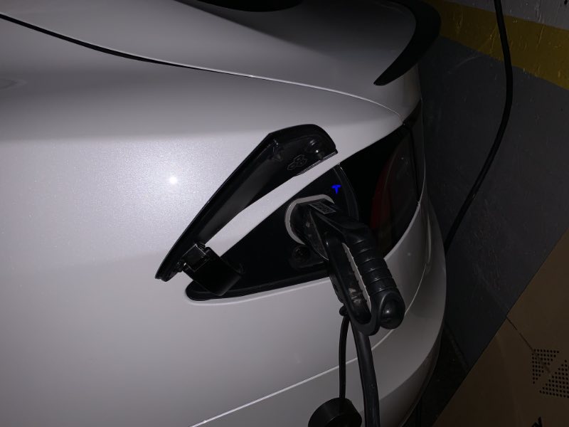 Cargar tu coche eléctrico durante la noche evita su robo