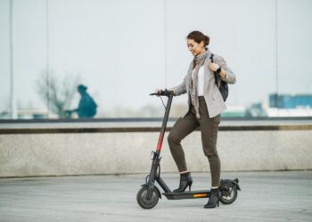 Descubre la revolución verde con los patinetes eléctricos en EcoMove