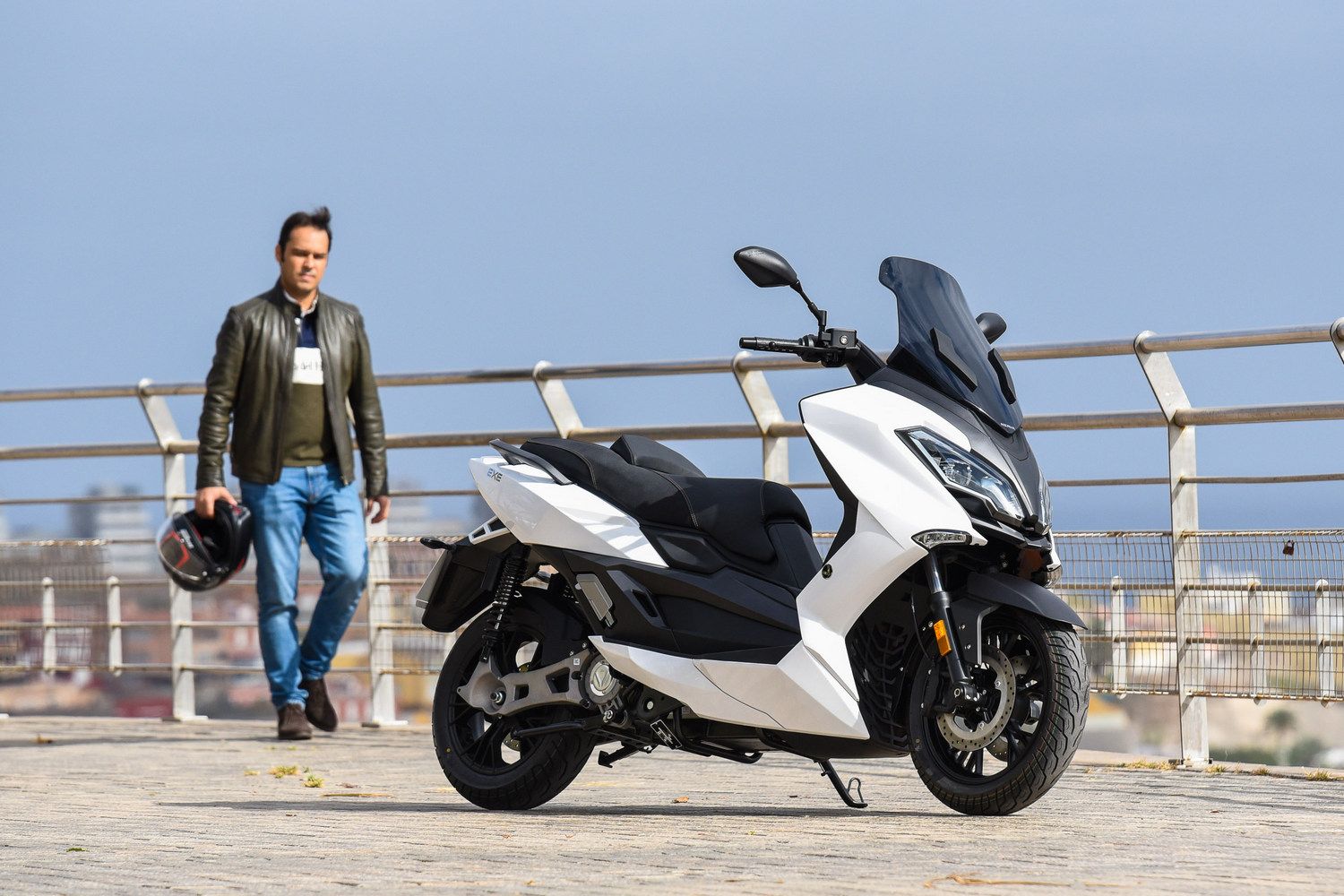 Potente motor de la central eléctrica de alta velocidad la motocicleta  scooter moto para adultos - China Carreras de Motos eléctricas, las motocicletas  eléctricas