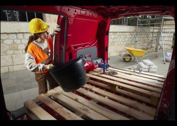 La Ford Transit Connect híbrida enchufable supera la barrera de los 100 km de autonomía