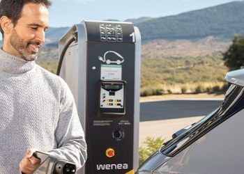 TotalEnergies compra 200 puntos de recarga rápida de la red de Wenea