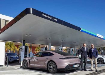 Murcia estrena una electrolinera que será la envidia de media España