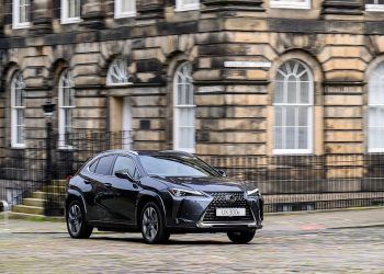 El Lexus UX 300e 2024 se pone a la venta con importantes novedades de diseño y tecnológicas