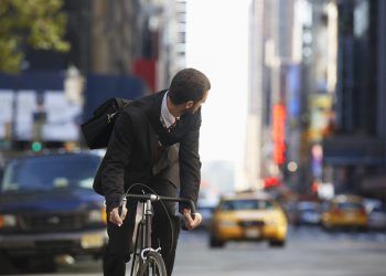 El Consejo de Ministros aprueba la Ley de Movilidad Sostenible, sin los polémicos peajes en autopistas pero sí en ciudad