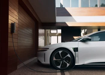 Tras el ‘zasca’ de Elon Musk, Lucid presume de sus coches en Ginebra