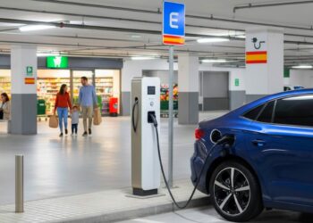 Cargar el coche eléctrico gratis es posible en España