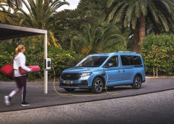 El Ford Tourneo Connect ya cuenta con una versión de propulsión híbrido enchufable