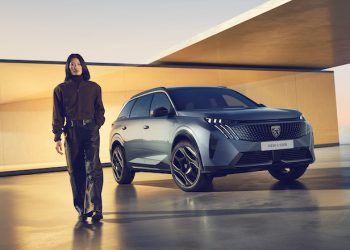 El Peugeot E-5008 ya es oficial: derroche de tecnología con 7 plazas y casi 700 km de autonomía