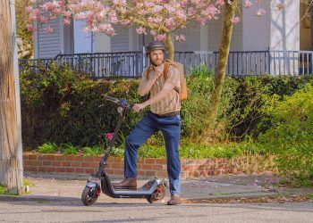 Niu presenta un patinete eléctrico con más autonomía que algunas motos