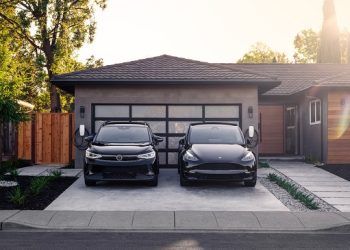 Tesla mejora sus cargadores domésticos con una función que ya tienen los demás y por la que cobra más de 200 euros