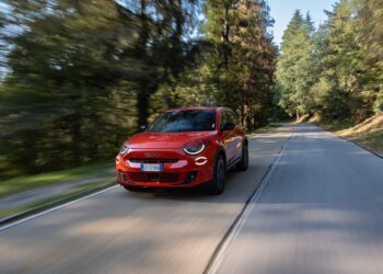 Prueba de autonomía: de Madrid a Soria al volante de un Fiat 600 eléctrico