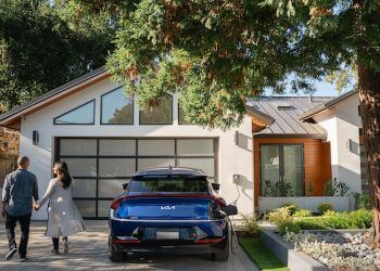 Alquilar un piso con punto de recarga es un filón que Airbnb no quiere dejar pasar