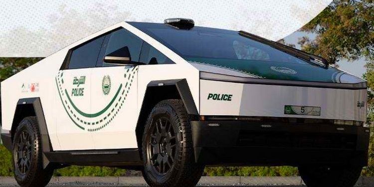 Tesla Cybetruck Policía Dubai