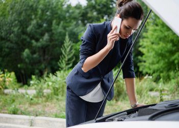 Qué hacer si te quedas sin batería en mitad de la carretera