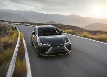 Lexus retoca el RZ para sea igual de emocionante, pero más barato y con más autonomía