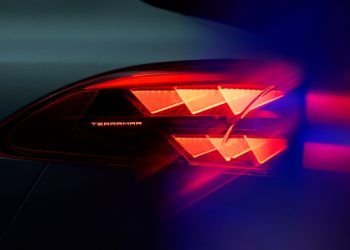 Cupra nos pica con las primeras imágenes del Terramar que debutará en septiembre