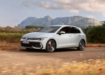 Volkswagen Golf vs Audi A3, enfrentamos sus versiones híbridas enchufables