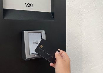 V2C activa el pago con tarjeta en los cargadores Pole Pro