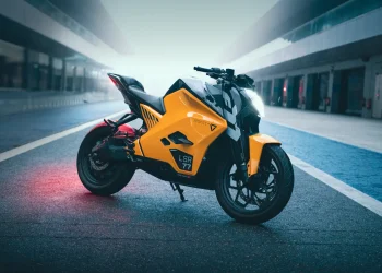 primera moto eléctrica india