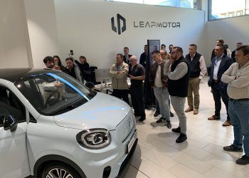 Nos colamos en uno de los concesionarios de Leapmotor en España