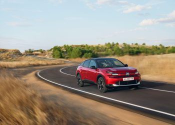 Ponemos a prueba el nuevo Citroën E-C4 contra el Renault Megane E-Tech