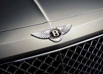 Bentley confirma que su primer coche eléctrico estará listo en 2026 y será un SUV urbano de lujo