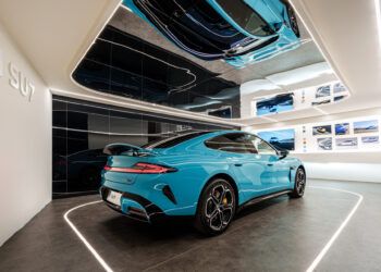 El coche eléctrico de Xiaomi está en Madrid. Te cuento cómo, dónde y cuándo puedes verlo y tocarlo