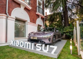El coche eléctrico de Xiaomi está en Madrid. Te cuento cómo, dónde y cuándo puedes verlo y tocarlo