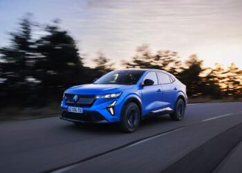 Renault Rafale E-Tech 4x4 híbrido enchufable con motor de 300 CV