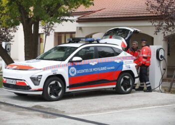 Madrid estrena flota de coches eléctricos para poner multas, te contamos dónde, cuándo y por qué sancionan