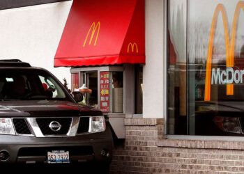 El servicio McAuto de McDonald´s se abre a bicis y patinetes para ser más sostenible