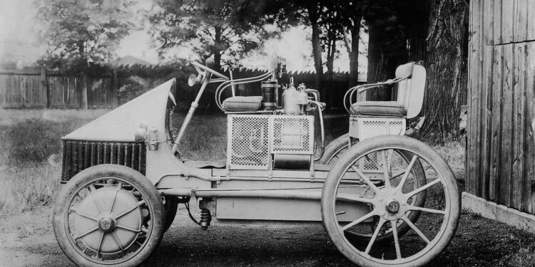 Porsche desarrolló el primer coche híbrido funcional, llamado “Semper Vivus”