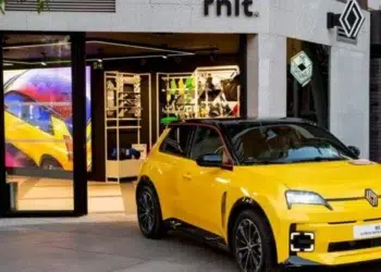 Google tiene a Siri y Renault a EVA para ayudar en la decisión de compra de un coche eléctrico