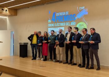 Renault 5, Kia EV3, Polestar 4, Xpeng P7 y BYD, por partida doble, reconocidos como los Coches Eléctricos del Año