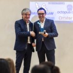 Iñigo Trasmonte recibe el premio al BYD Seal U DM-i