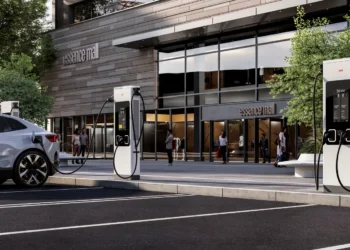 Carga a 50 kW, la solución para extender la recarga de vehículos eléctricos a todos los comercios