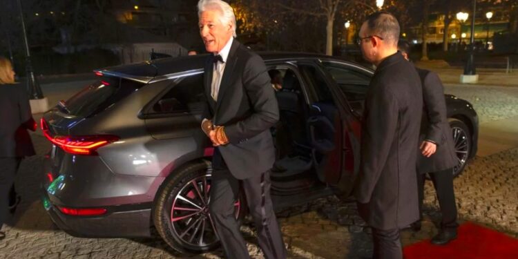 Richard Gere y el Audi A6 Avant e-tron