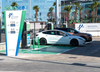 El puerto deportivo de Barcelona estrena ocho cargadores rápidos y ultrarrápidos