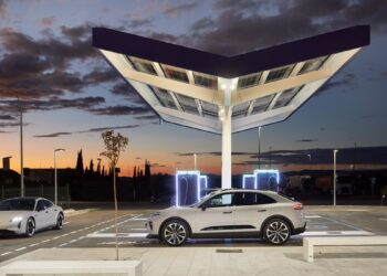 Porsche inaugura la mayor estación de recarga para vehículos eléctricos de Castilla La Mancha