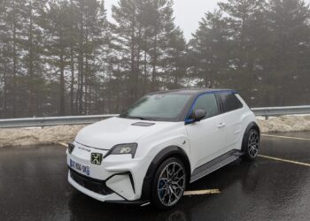 Conduzco el nuevo Alpine A290: pura diversión en un eléctrico compacto