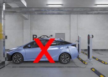 Coche eléctrico en parking