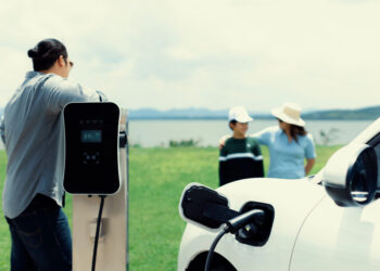 Cada vez hay menos sitios donde recargar gratis, pero si sabes dónde puedes ahorrar un buen pellizco