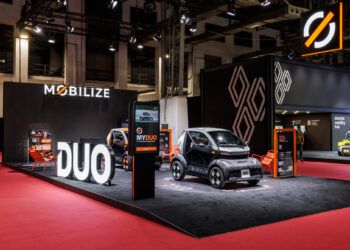 Mobilize Duo llega a España: un microcoche eléctrico que puede conseguirse por 1 euro al día